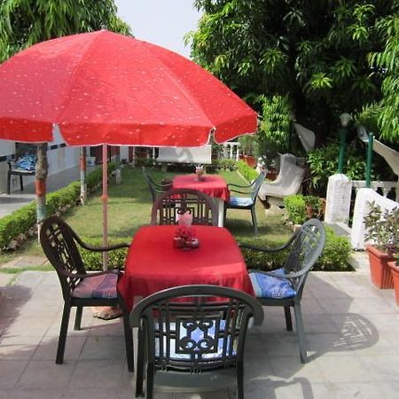 Hotel Surya Khajurāho Extérieur photo