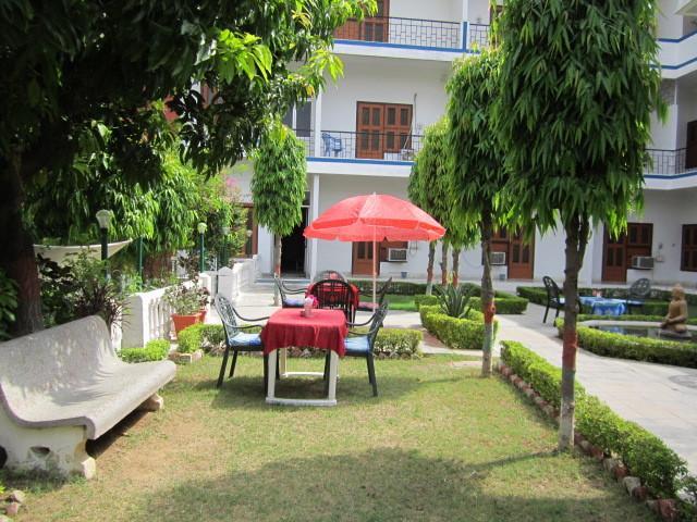 Hotel Surya Khajurāho Extérieur photo