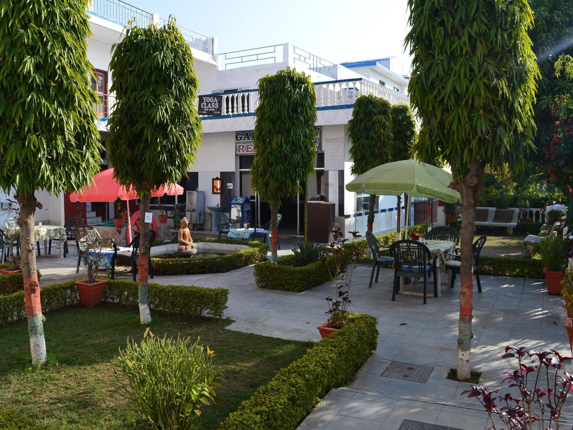 Hotel Surya Khajurāho Extérieur photo