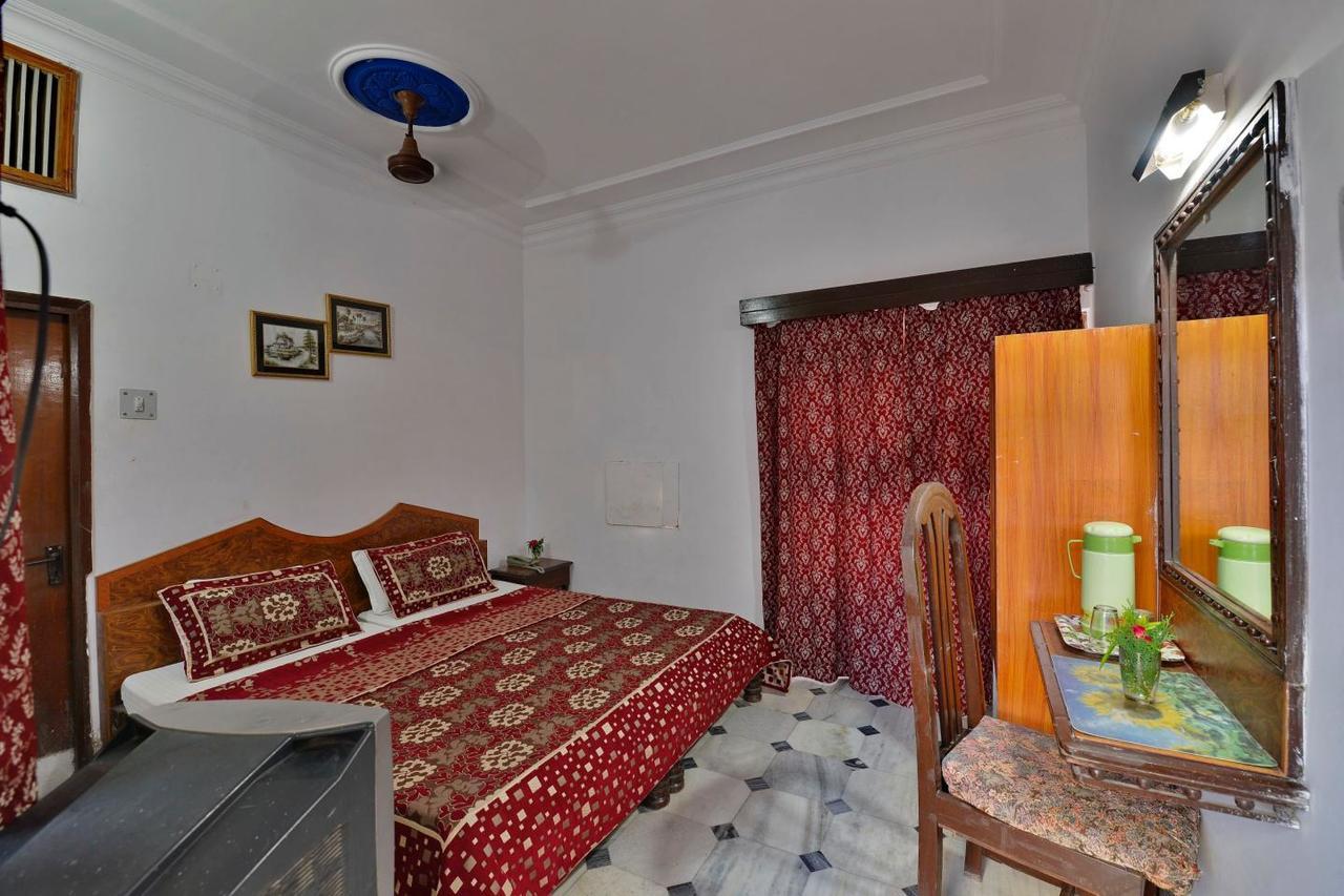 Hotel Surya Khajurāho Extérieur photo