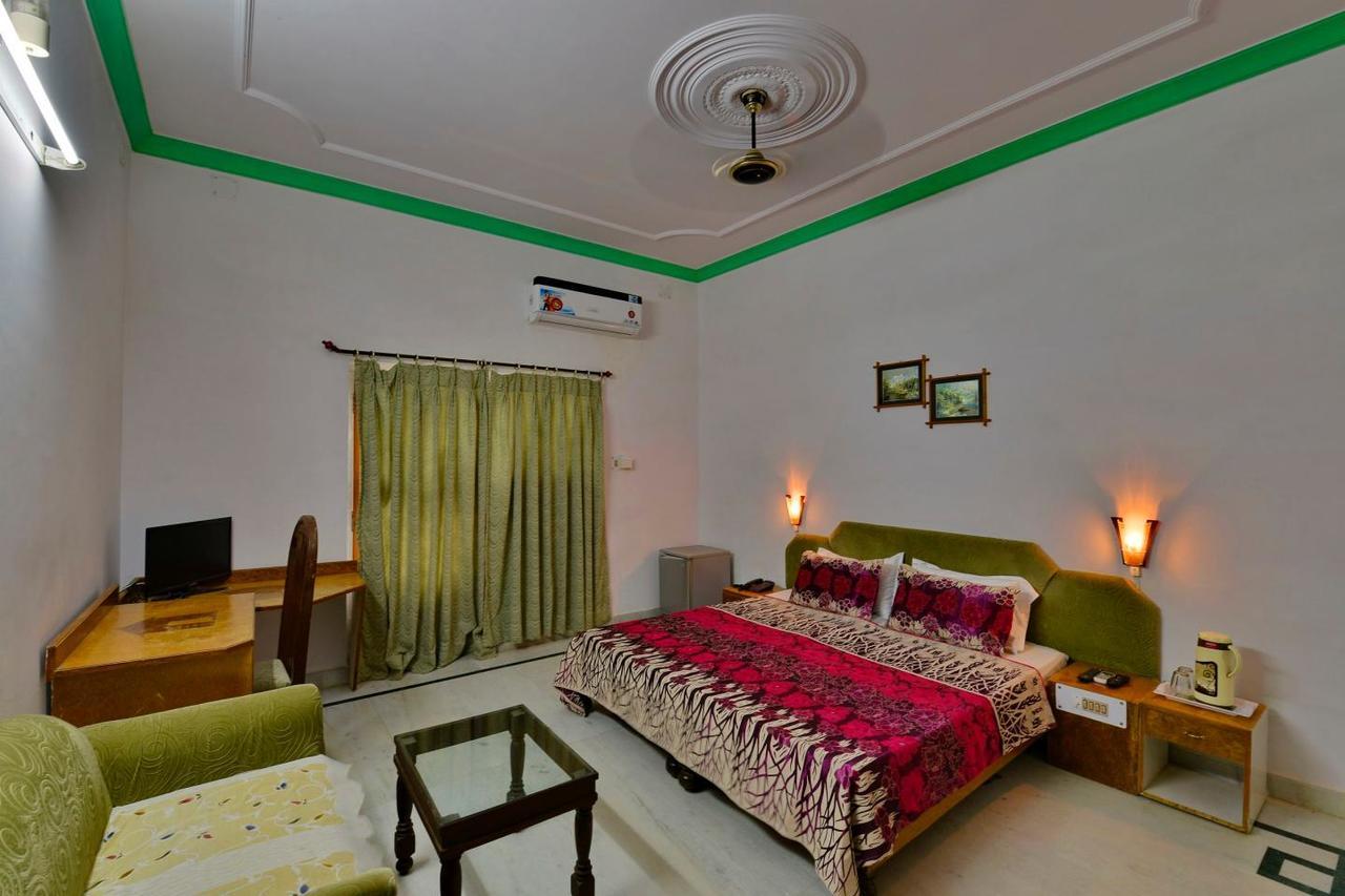 Hotel Surya Khajurāho Extérieur photo