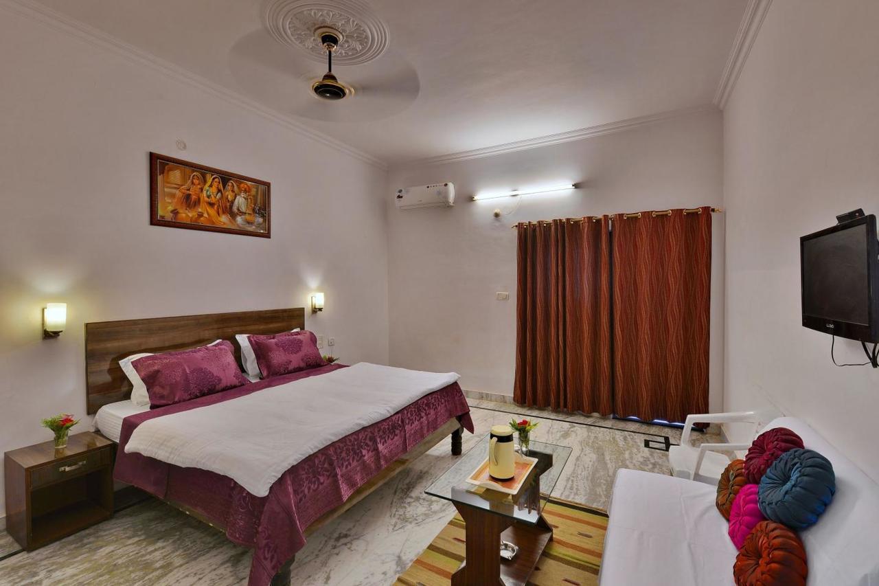 Hotel Surya Khajurāho Extérieur photo