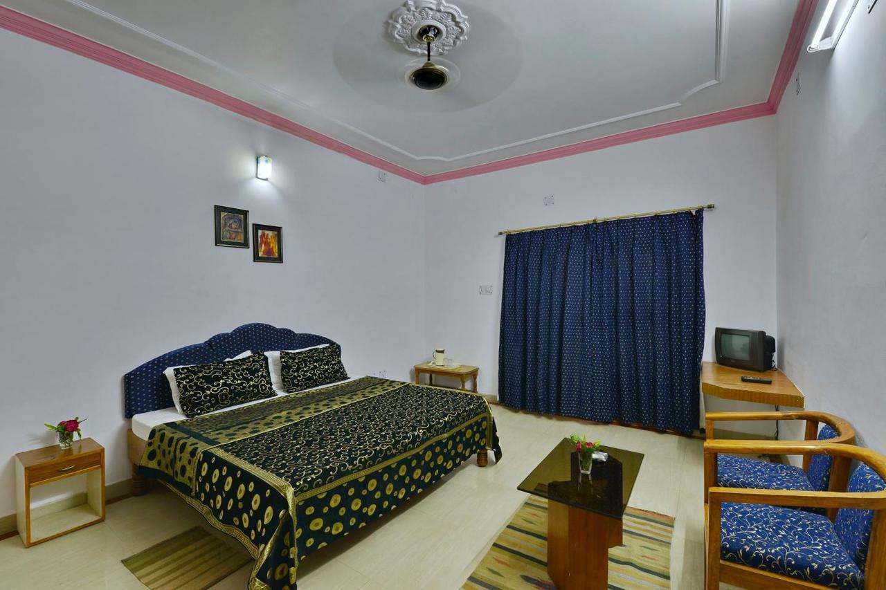 Hotel Surya Khajurāho Extérieur photo
