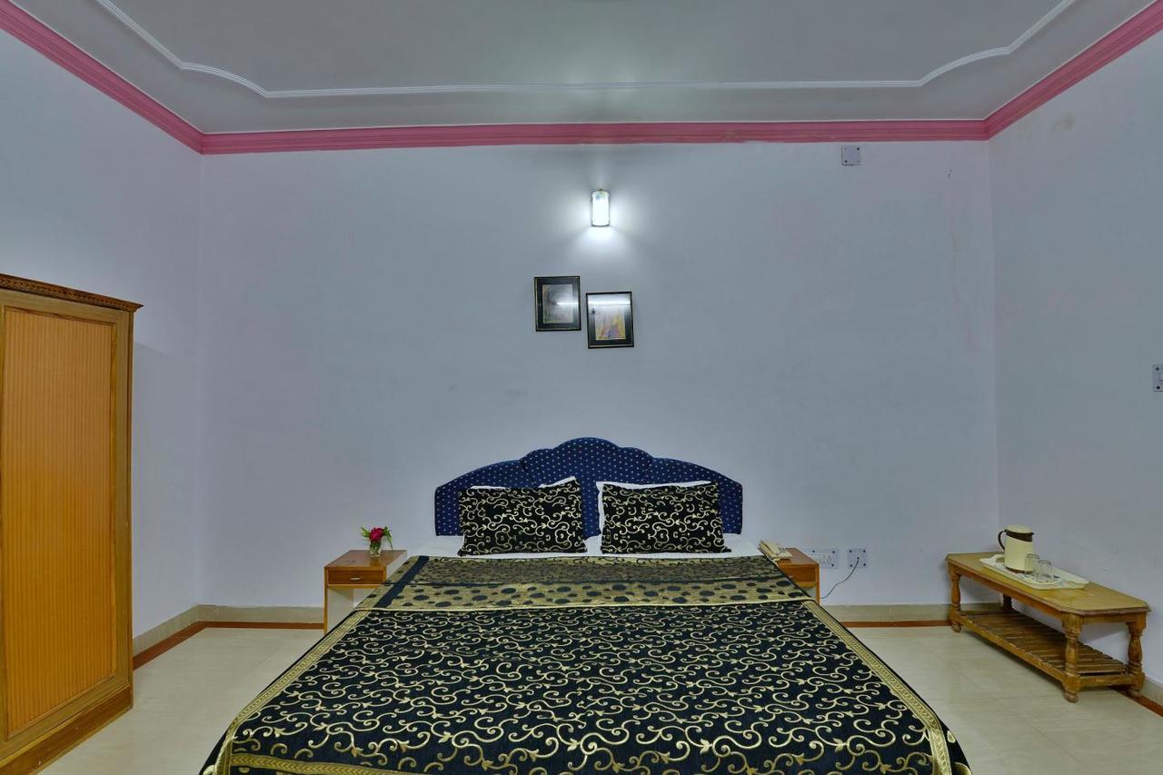 Hotel Surya Khajurāho Extérieur photo
