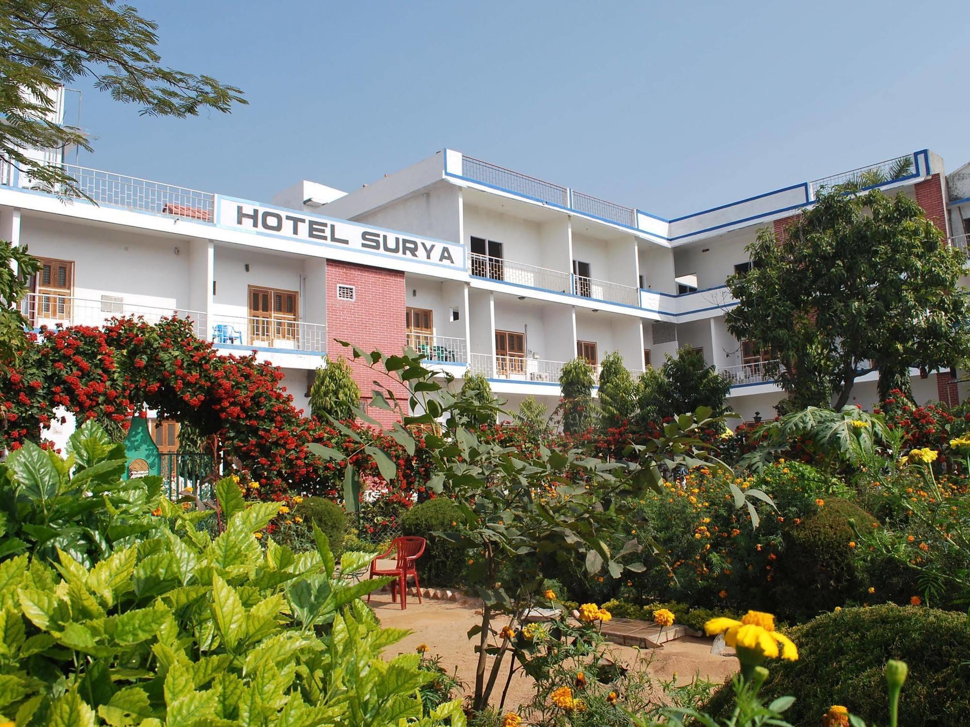 Hotel Surya Khajurāho Extérieur photo