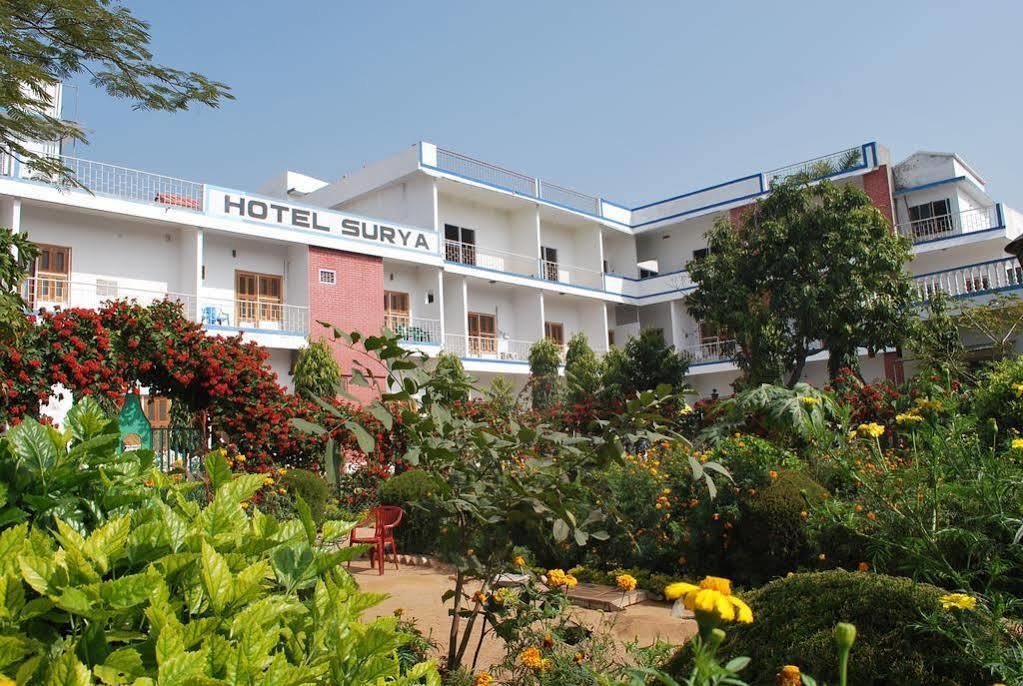 Hotel Surya Khajurāho Extérieur photo