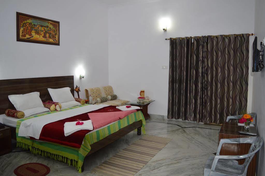 Hotel Surya Khajurāho Extérieur photo