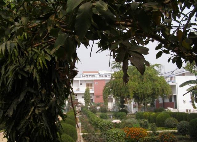 Hotel Surya Khajurāho Extérieur photo